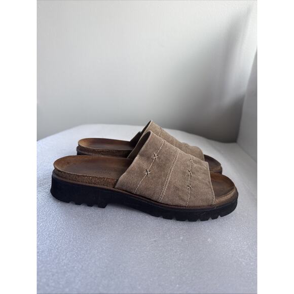 Women's Naot Sandals 39 US 8.5 Tan Slip On Cork Slides Mules Stretch comfort - Picture 1 of 13